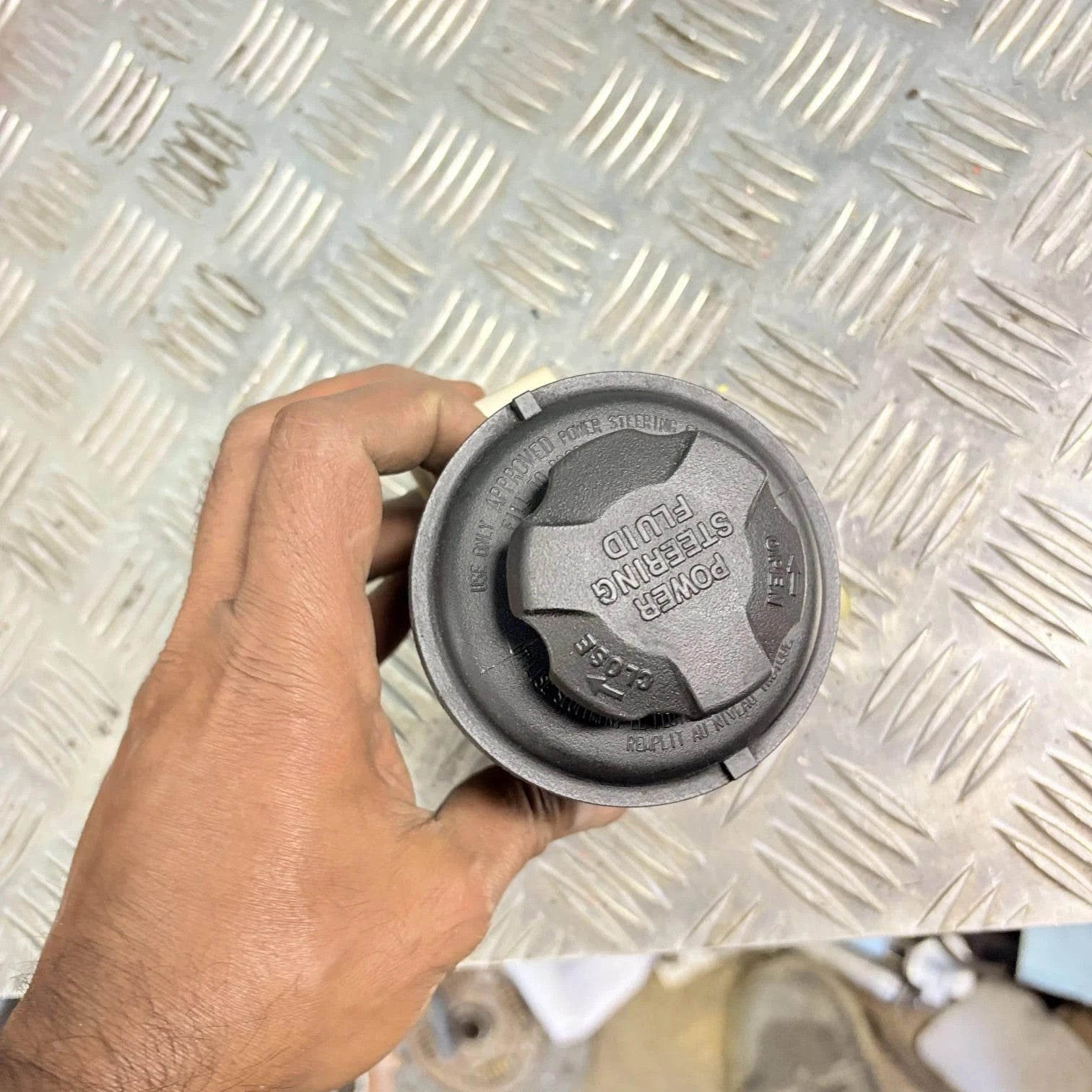 Hyundai Santa Fe CM 2009 Power Steering Fluid Reservoir Tank Bottle
