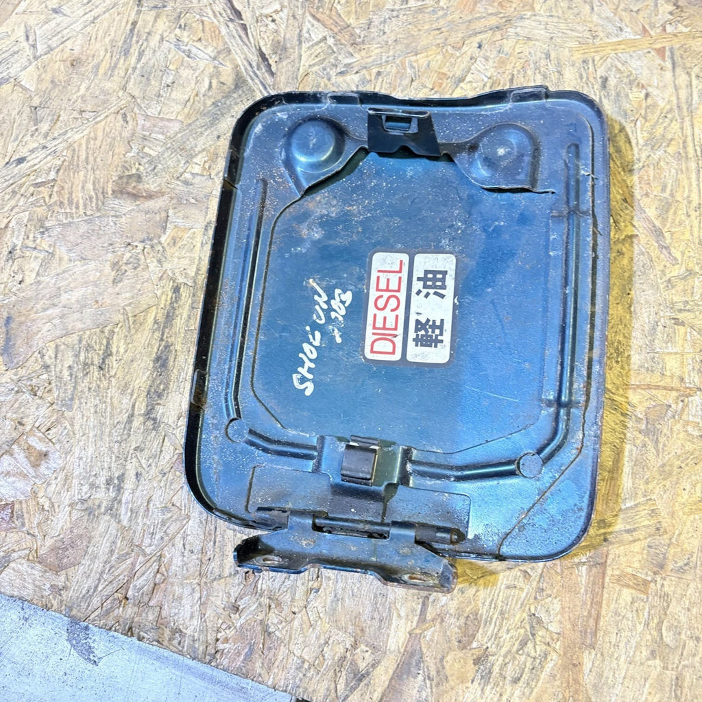 Mitsubishi Shogun FUEL TANK FLAP LID COVER DIESEL 2003
