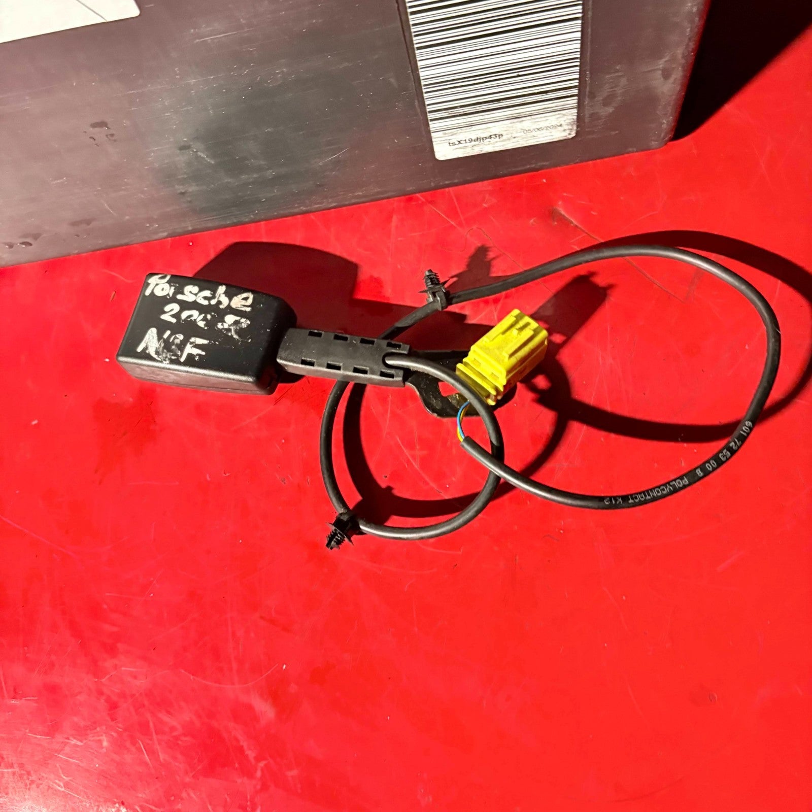 Porsche Cayenne 955/957 Front Left Seat Belt Buckle Receiver 03-10 7L0857777C