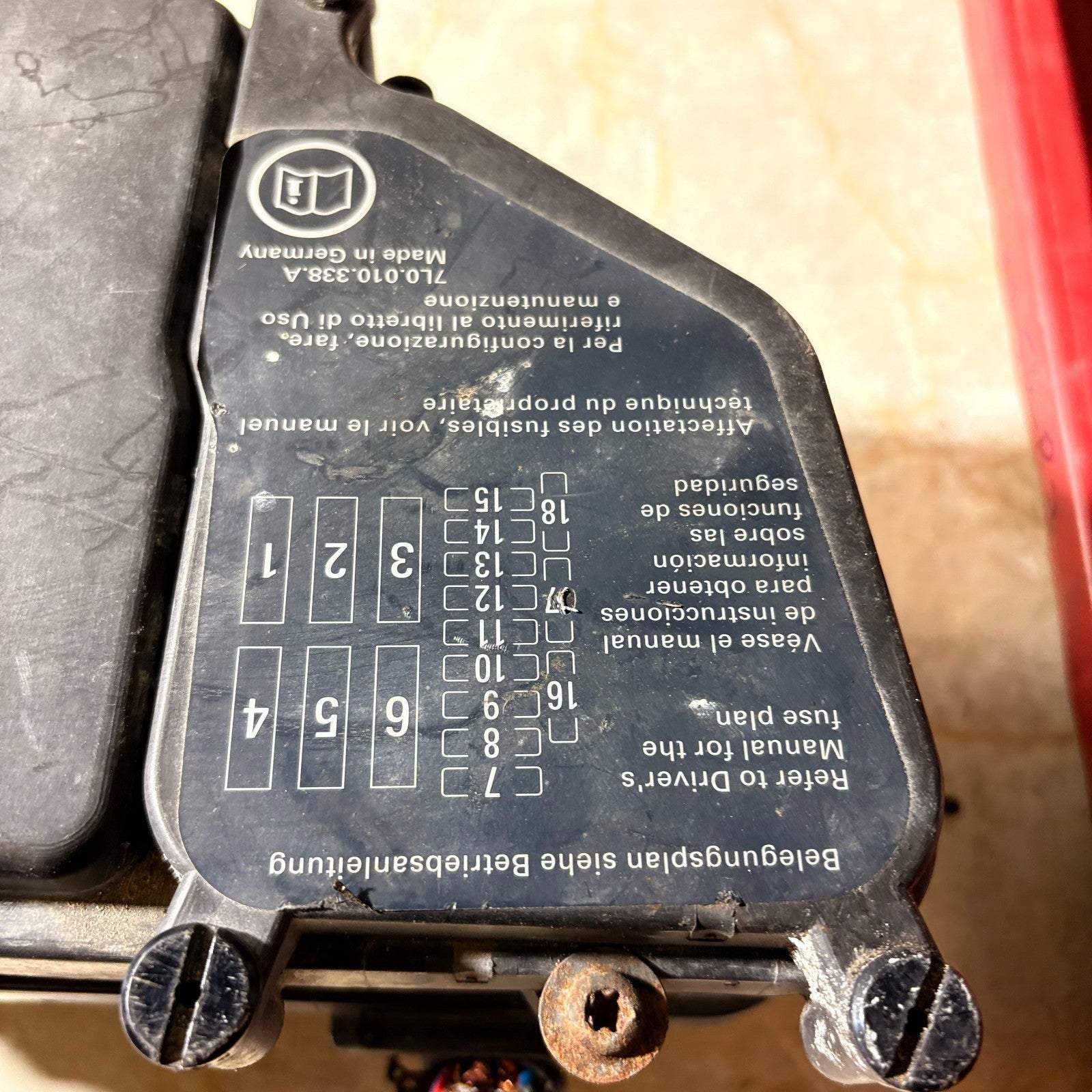 Porsche Cayenne 2003-2009 Under Bonnet Fuse Box 7L0010338A