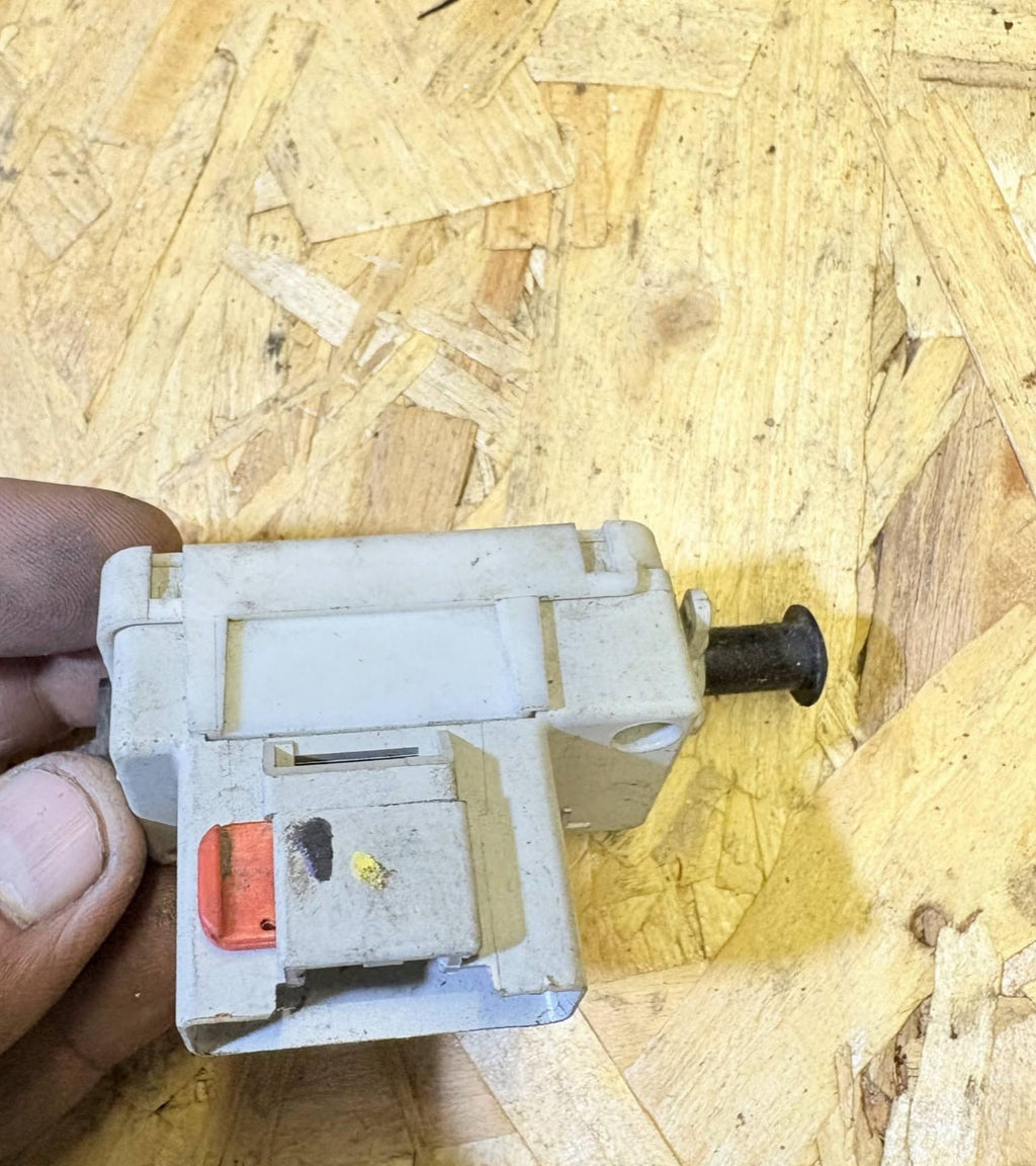 Jeep Cherokee Liberty Brake Light Stop Lamp Switch KJ 2002-2007 KK 2008-2012