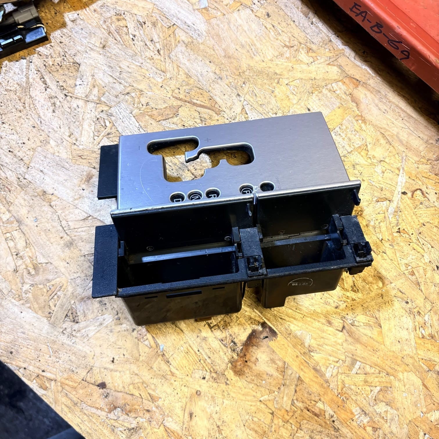 2005NISSAN MURANO GEAR SELECTOR SURROUND TRIM PANEL AUTOMATIC MK1 Z50 P13711