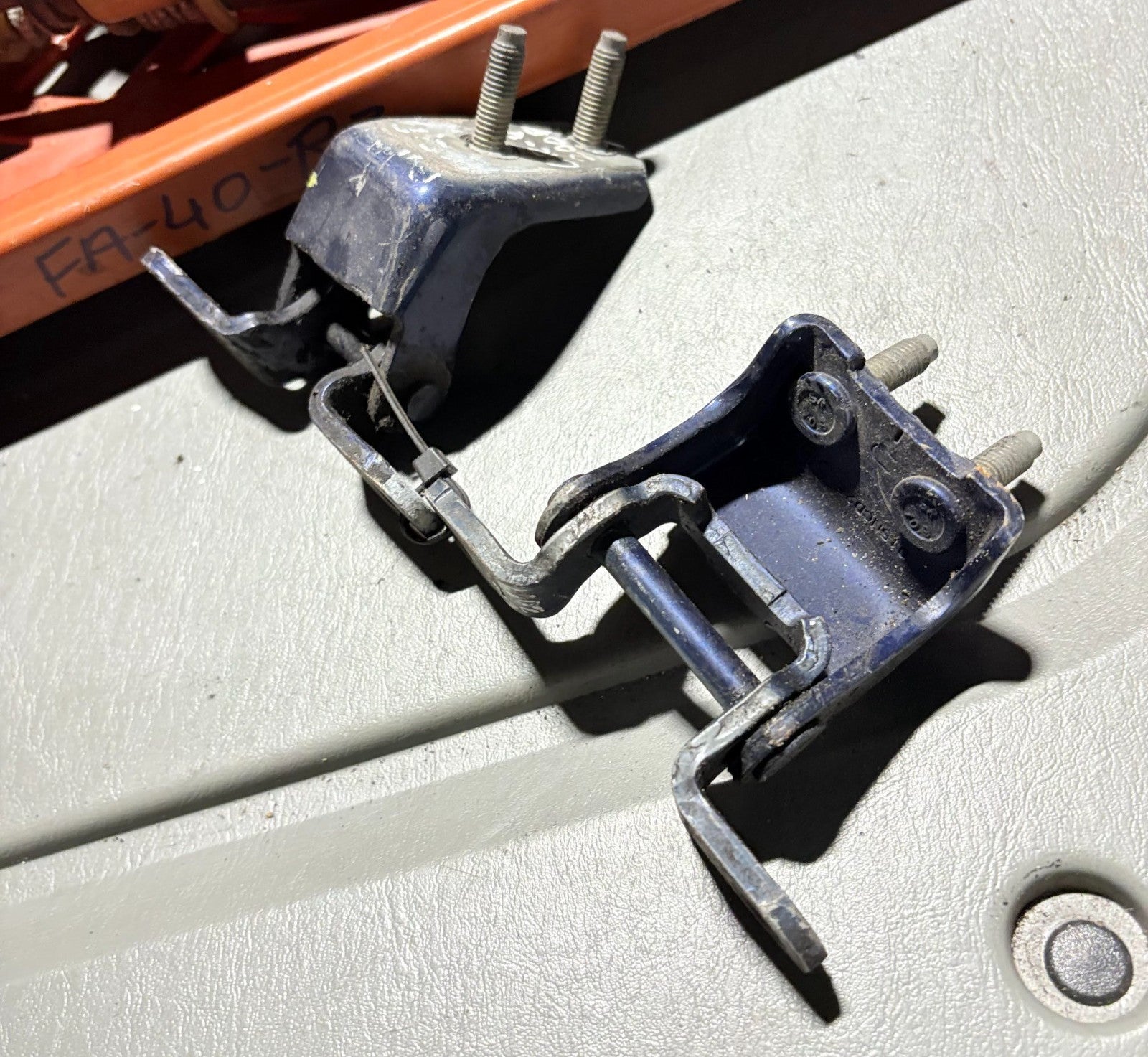 HONDA CR-V MK2 02-06 5 DOOR REAR DRIVER RIGHT DOOR HINGES PAIR