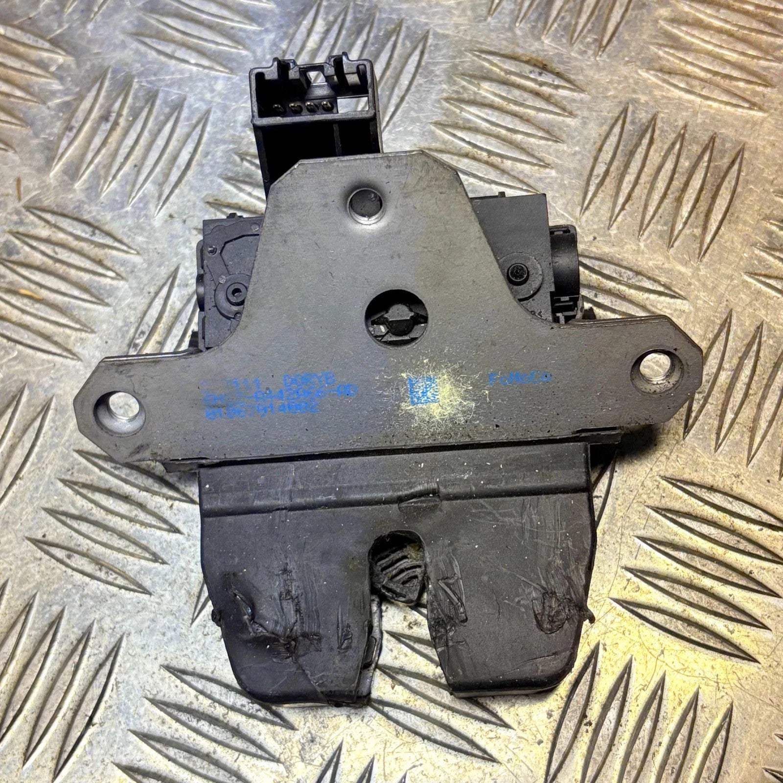 LR072417 6H52A442A66AD Boot Lock Range Rover Evoque 2012-18 Freelander2 06-14