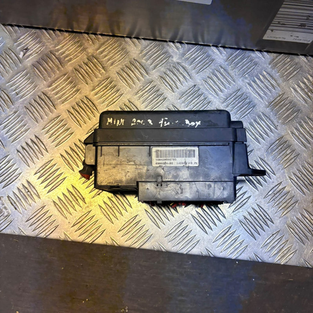 MINI COOPER ONE R50 2003 EXTERNAL UNDER BONNET ENGINE BAY FUSE BOX 142664