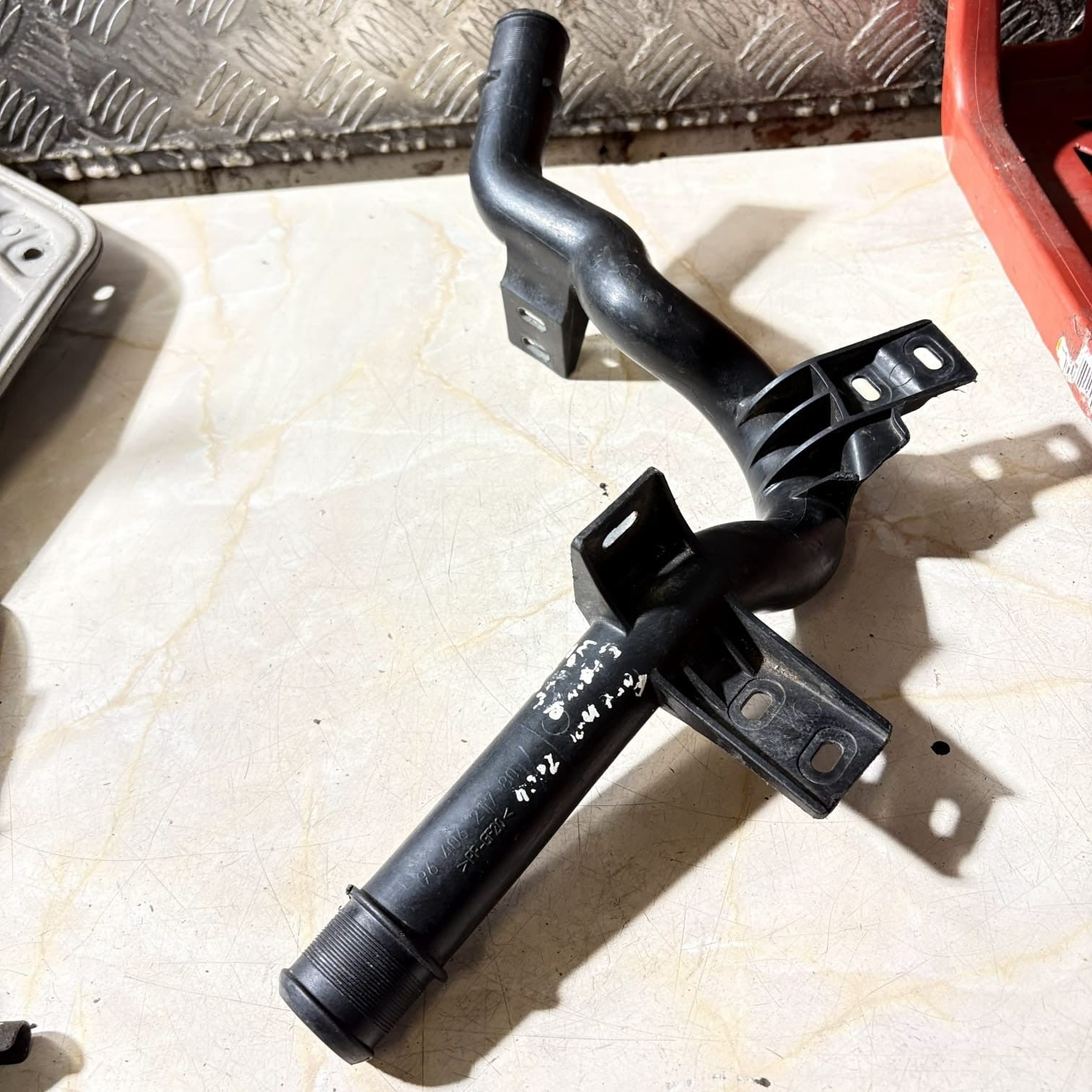PEUGEOT 1007 1.6 PETROL WATER PIPE 9640621780