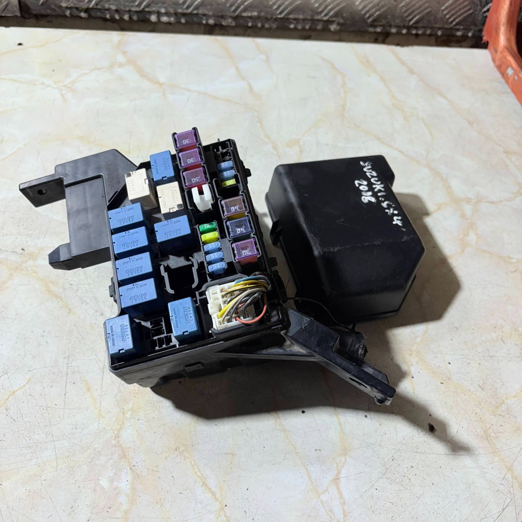 Suzuki SX4 Mk1 2006-2014 Engine Bay Fuse Box 1.6 Petrol