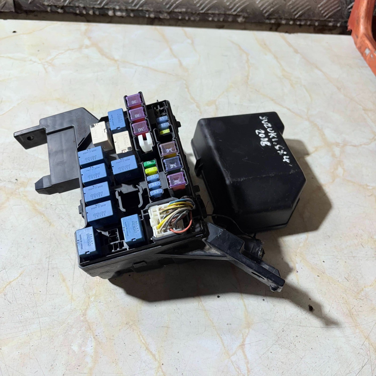 Suzuki SX4 Mk1 2006-2014 Engine Bay Fuse Box 1.6 Petrol