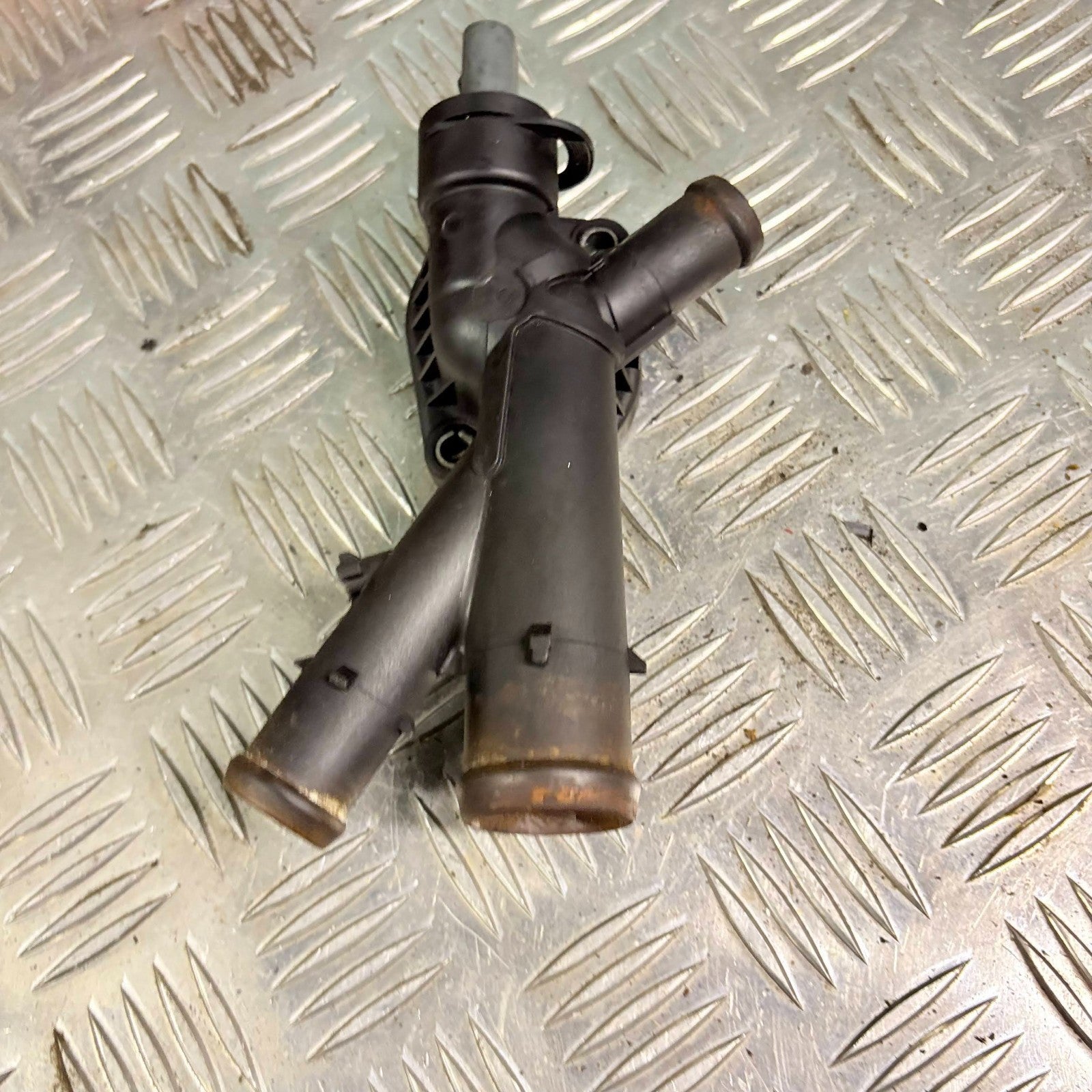 VW GOLF ENGINE COOLANT HOUSING TIGUAN PASSAT 03L 121 131 AA