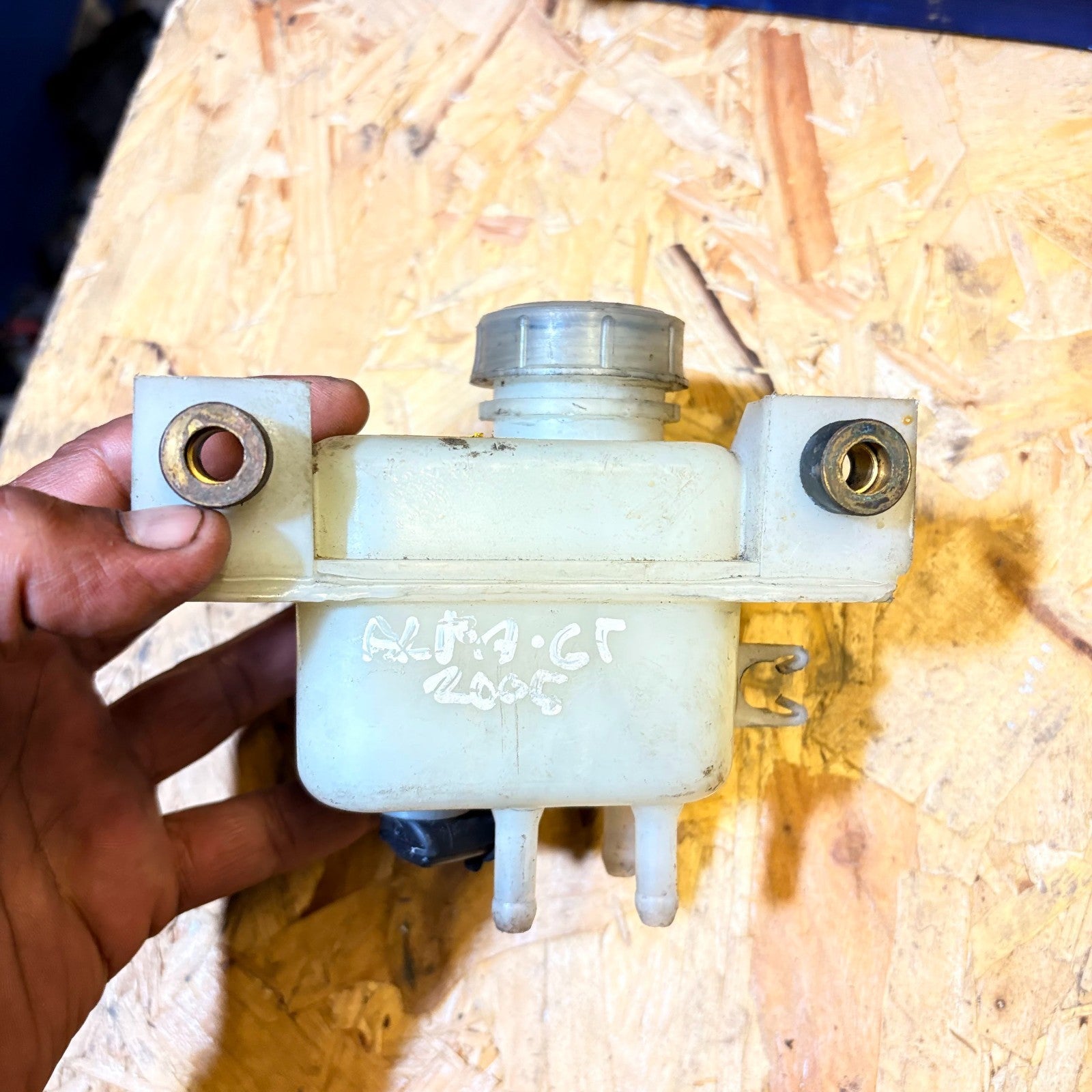 ALFA ROMEO BRAKE FLUID RESERVOIR TANK BOTTLE