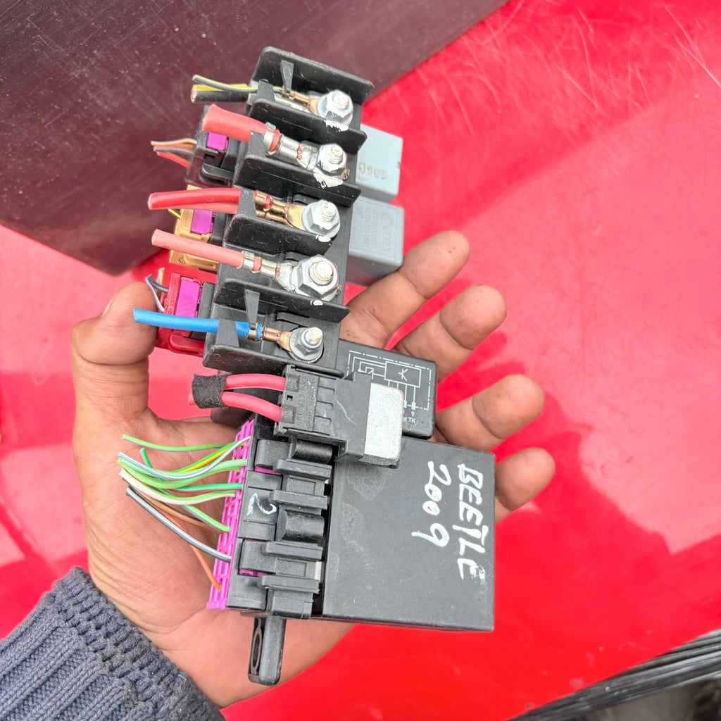 VW Beetle Mk1 2009 right front relay fuse box board