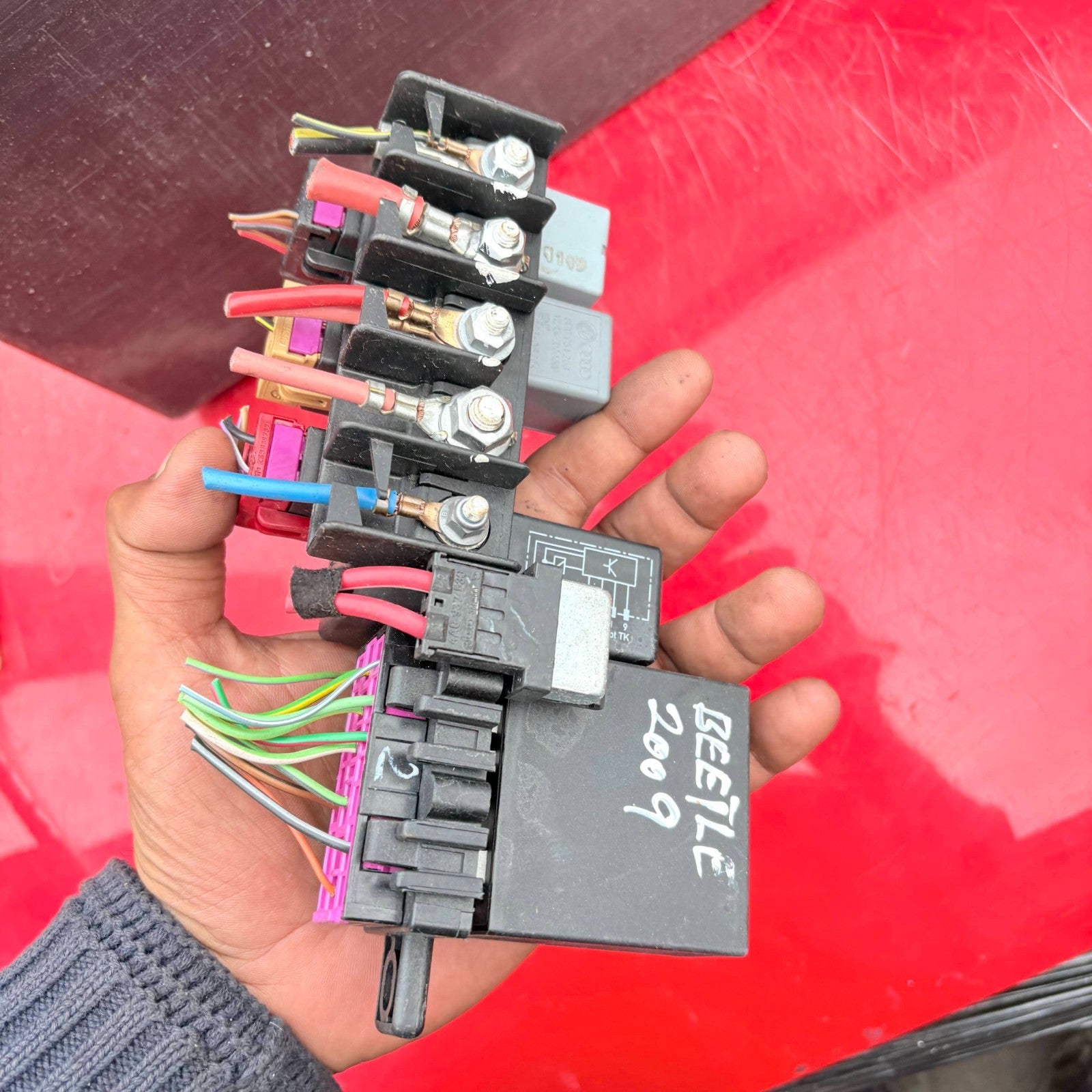 VW Beetle Mk1 2009 right front relay fuse box board