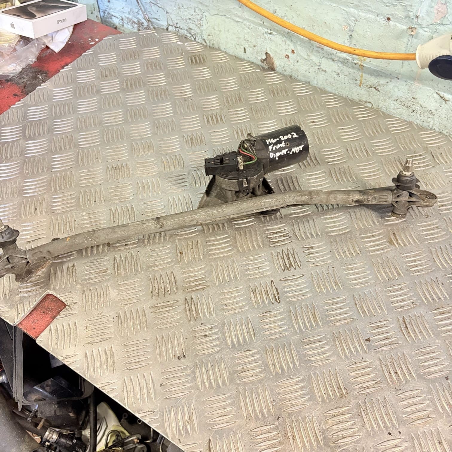 Rover 75 MG ZT 2002 Front Wiper Motor with Linkage: 0390241358