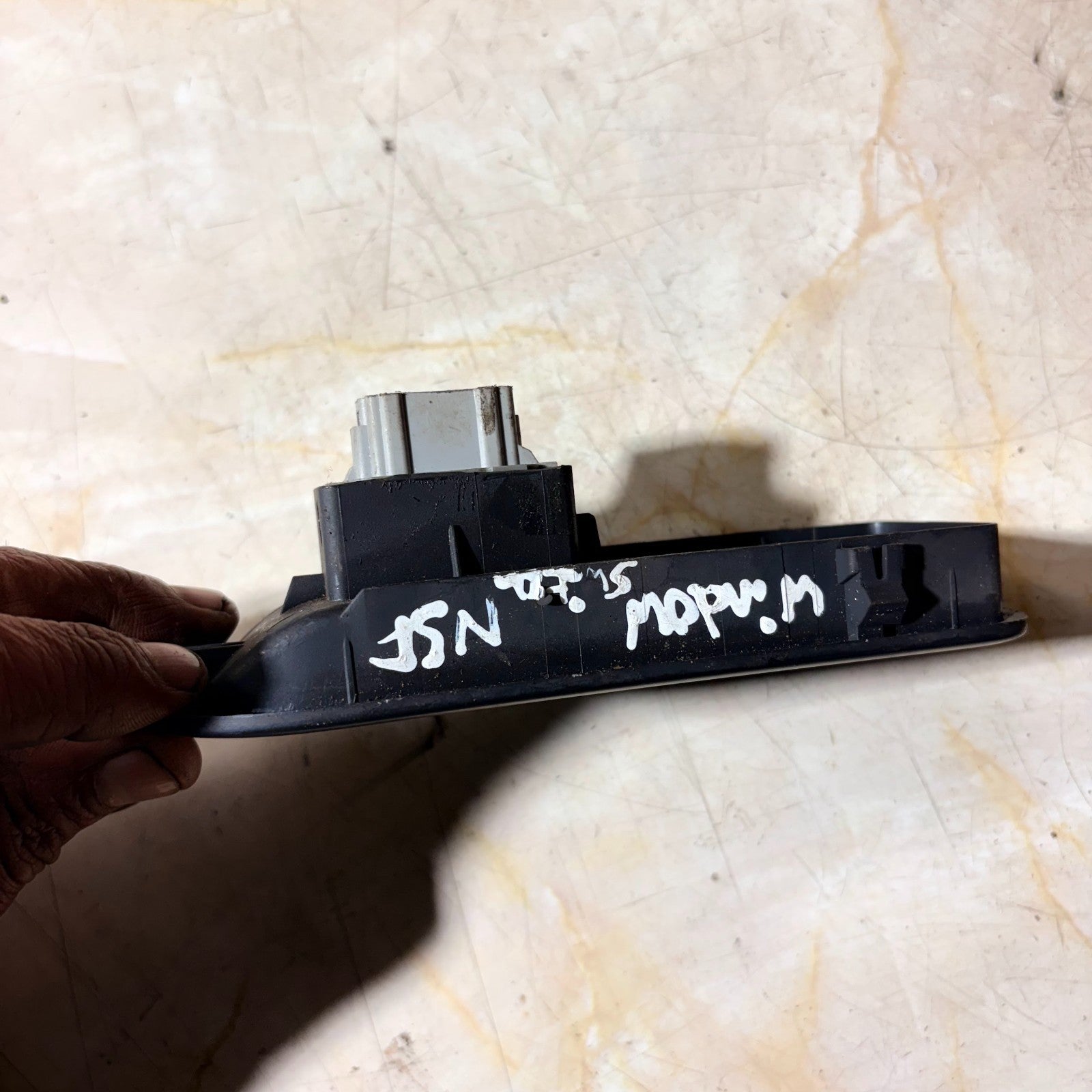 Renault Scenic Mk2 03-06 Passenger Side Front Electric Window Switch