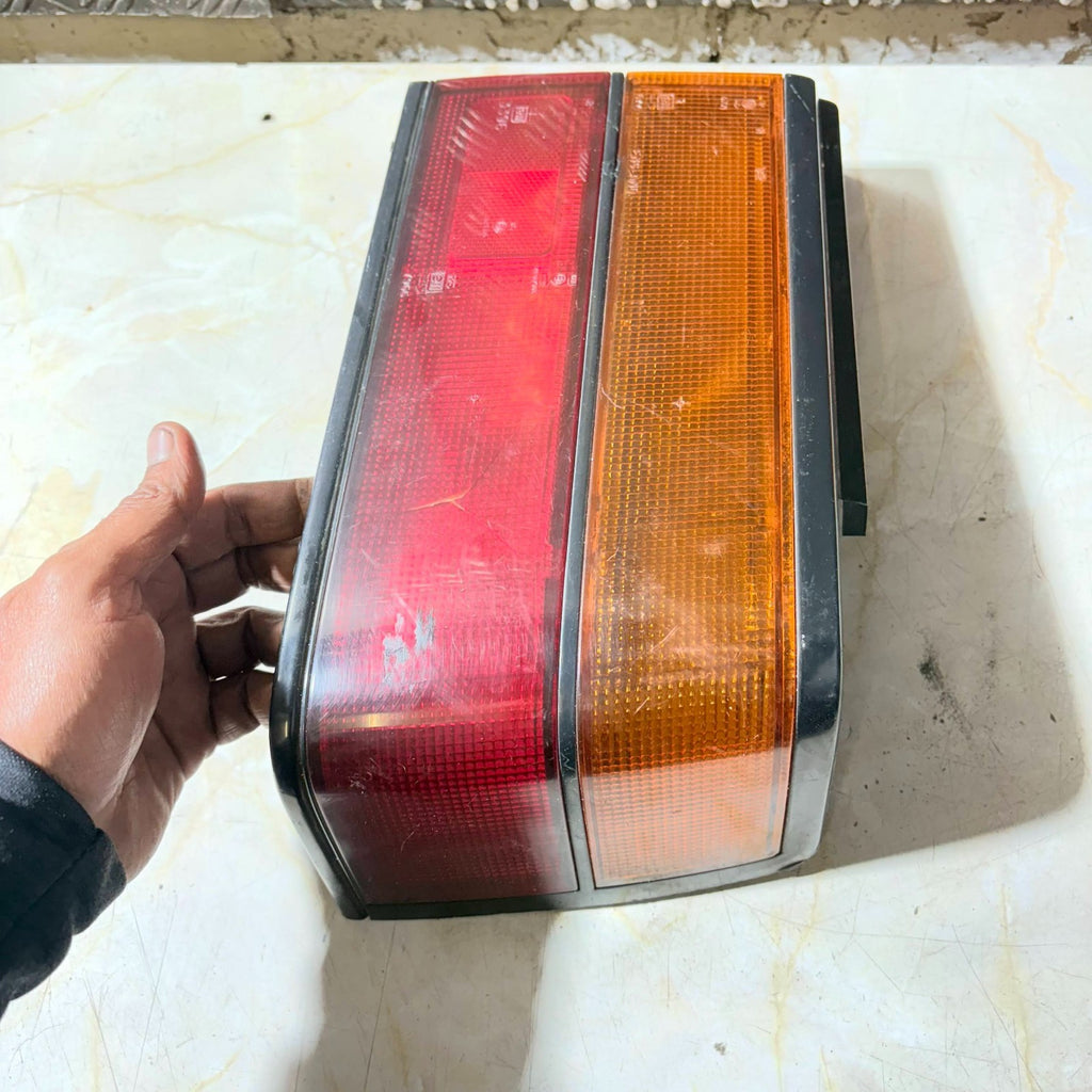 86-87 Civic 4Dr RearRight Taillight Combination Brake Signal Stop Lamp
