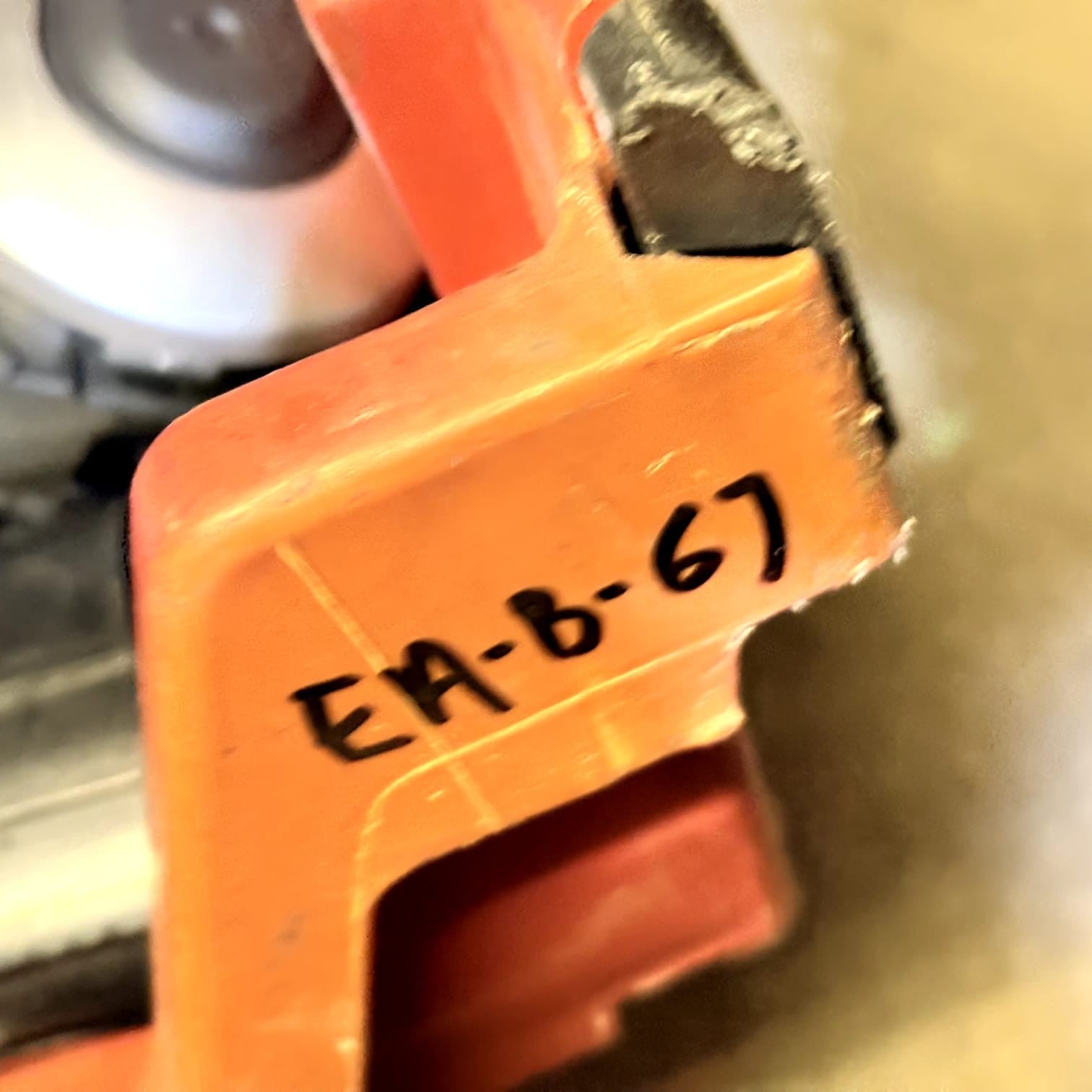 AUDI A5 8T A4 2.0 WATER COOLANT PIPE 8K0819342J 8E0122293