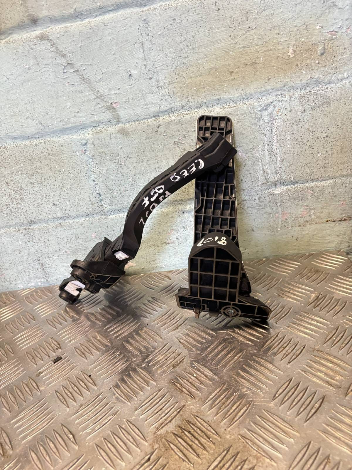 HYUNDAI I20 MK2 2018 ACCELERATOR THROTTLE PEDAL 32700-XXXXX
