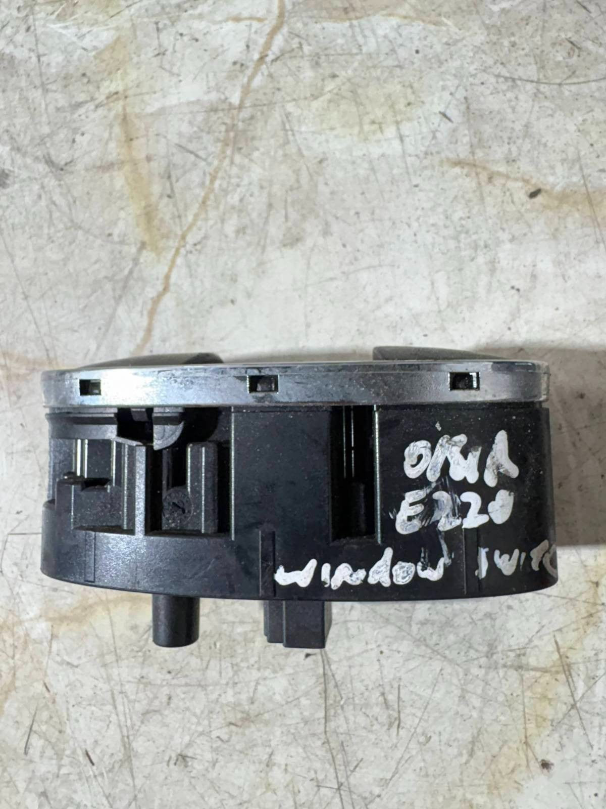 Mercedes-Benz E 220 2009-2016 Right Rear Power Window Switch A2118219958