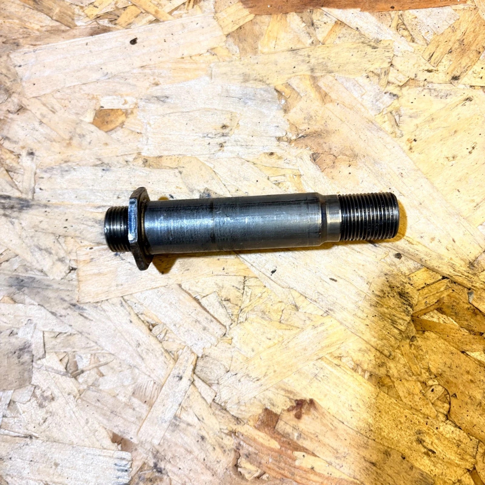 RENAULT REAR HUB CENTRE TORSION BAR BEARING MOUNT