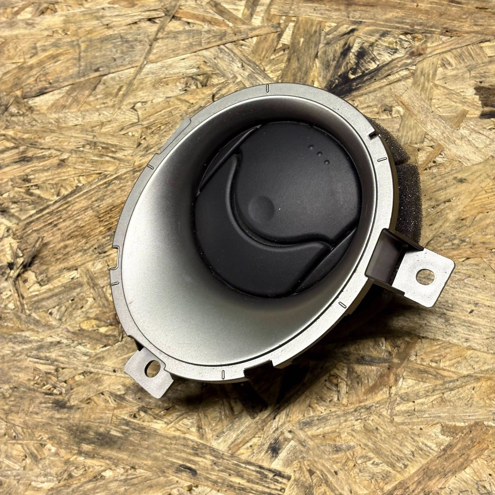 Nissan Juke F15 Mk1 2011 5 Door Passenger Left Dashboard Air Vent N/S/F Silver