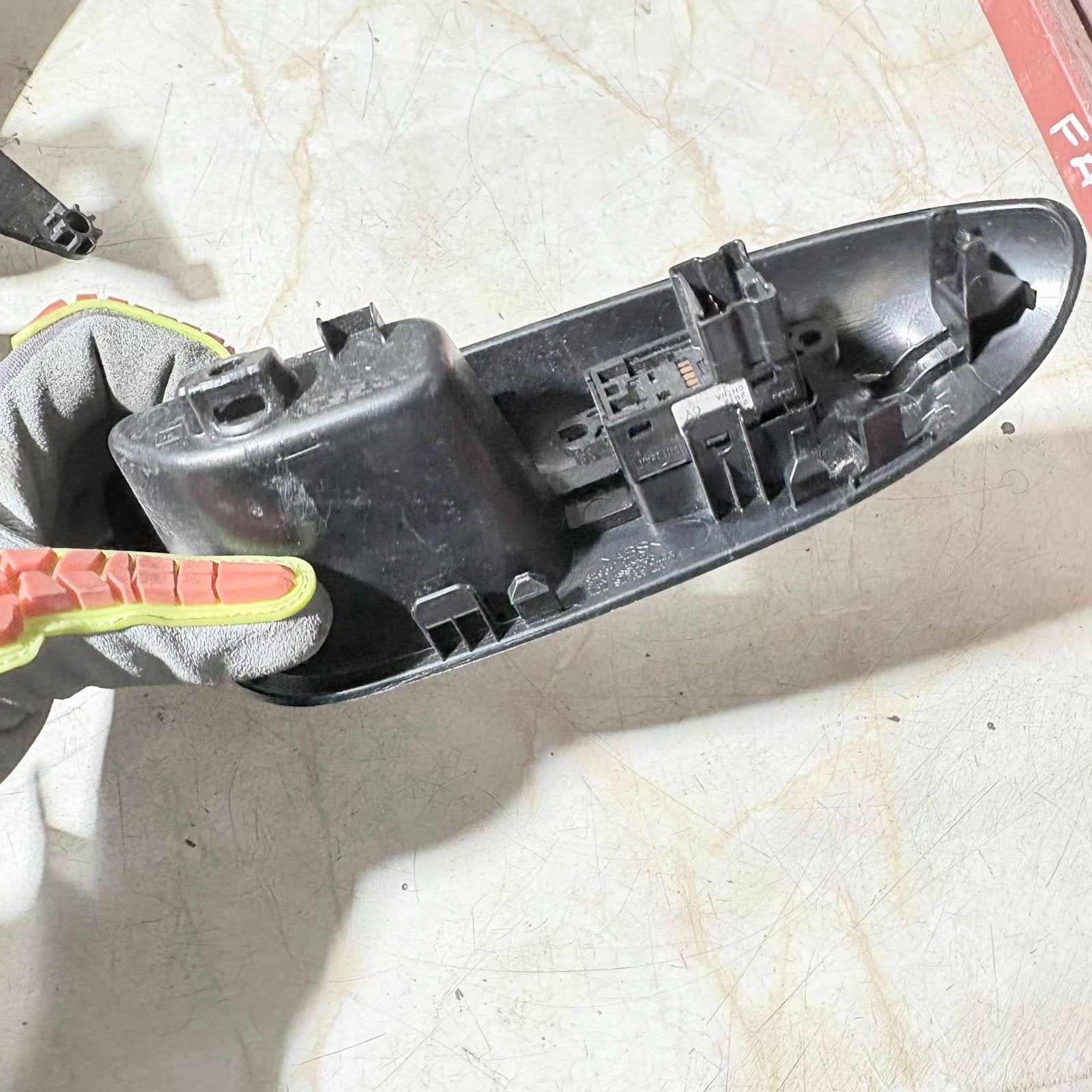 Nissan Juke F15 2010–2014 Front Right Driver Side Window Switch 82961-1KA2A