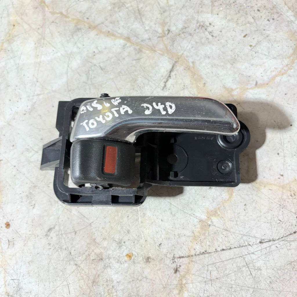 TOYOTA D4D LEFT FRONT PASSENGER SIDE INNER DOOR HANDLE N/S