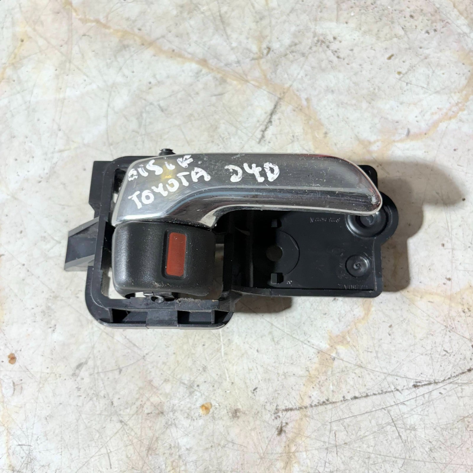 TOYOTA D4D LEFT FRONT PASSENGER SIDE INNER DOOR HANDLE N/S