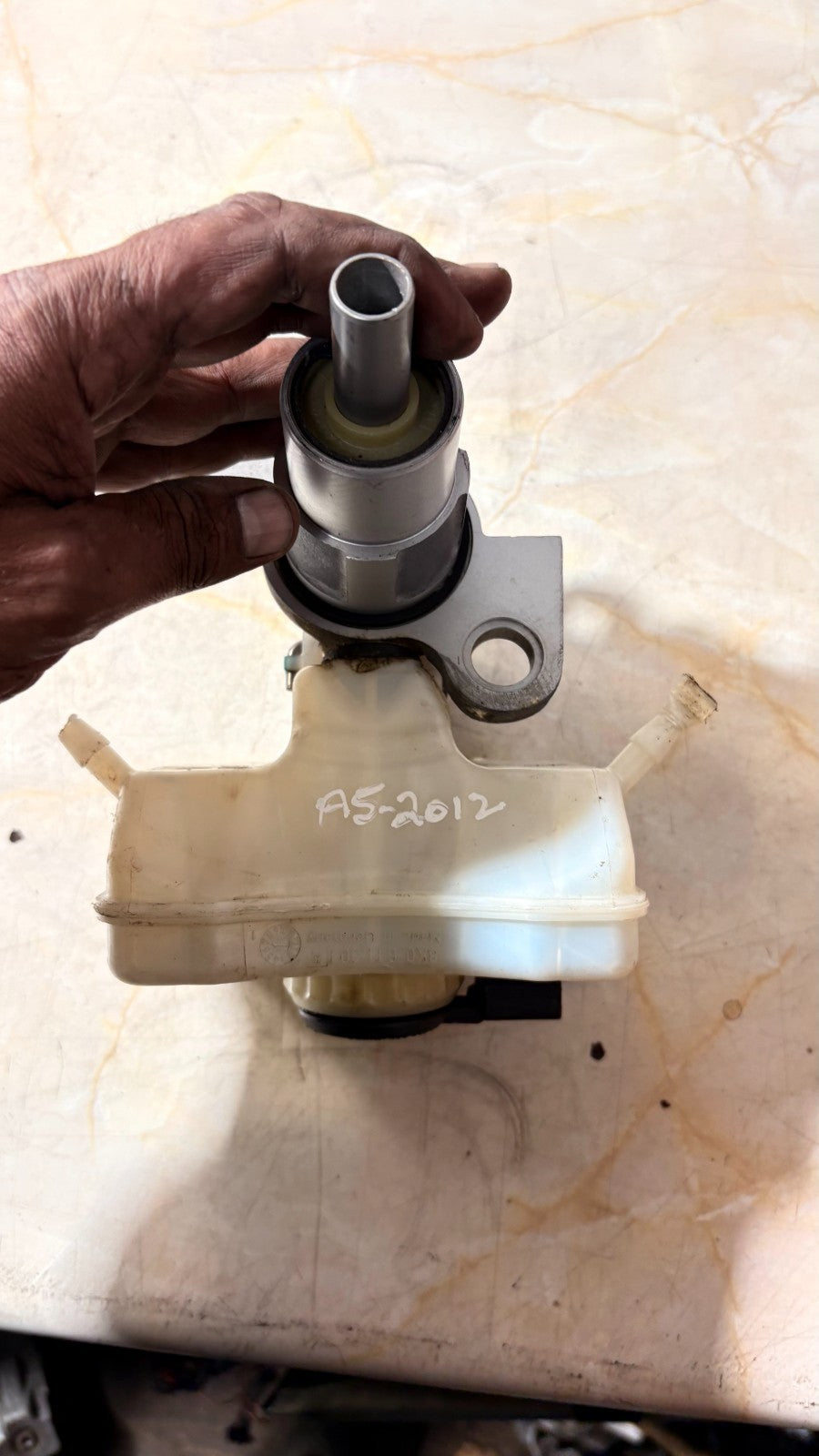 AUDI A5 2012 BRAKE MASTER CYLINDER & BOTTLE 8K0611021A