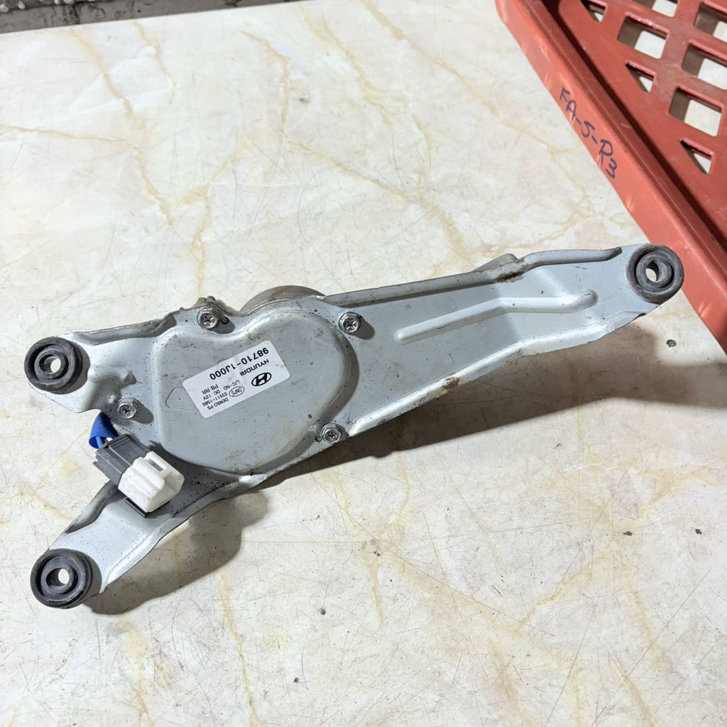 HYUNDAI I20 5 DR HATCH 1.2 WIPER MOTOR (REAR) 98710-1J000