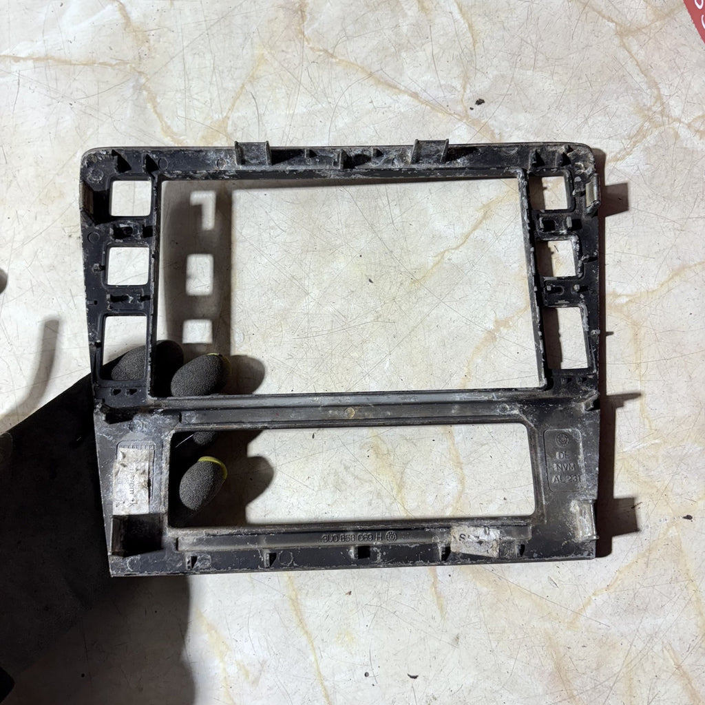 Skoda Superb B5 (3U) 2006 Radio GPS Head Unit Trim 3U0858069H