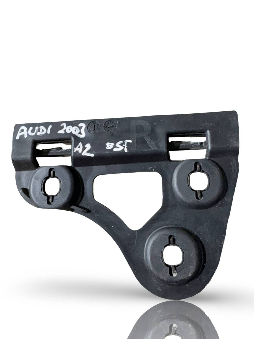 2003 AUDI A2. 1.4 PETROL. 8Z0821250A BUMPER SUPPORT BRACKET