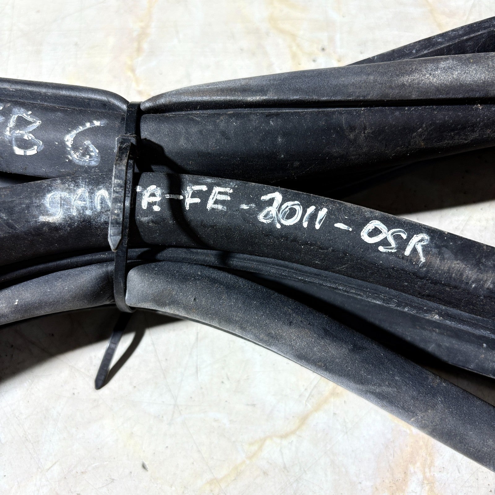 Hyundai Santa Fe MK2 2006-2012 Right Driver Rear Weatherstrip Rubber Door Seal