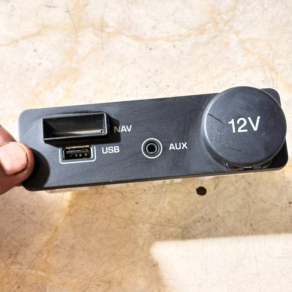 JAGUAR XE X760 AUX JACK USB PORT 12V POWER OUTLET SOCKET FK72-19C166-BD 2016
