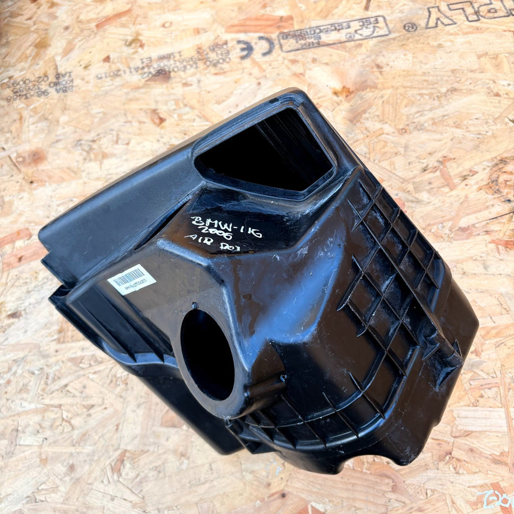 BMW 1 SERIES E87 116I 2004-2011 AIRBOX INTAKE FILTER HOUSING 13717523628