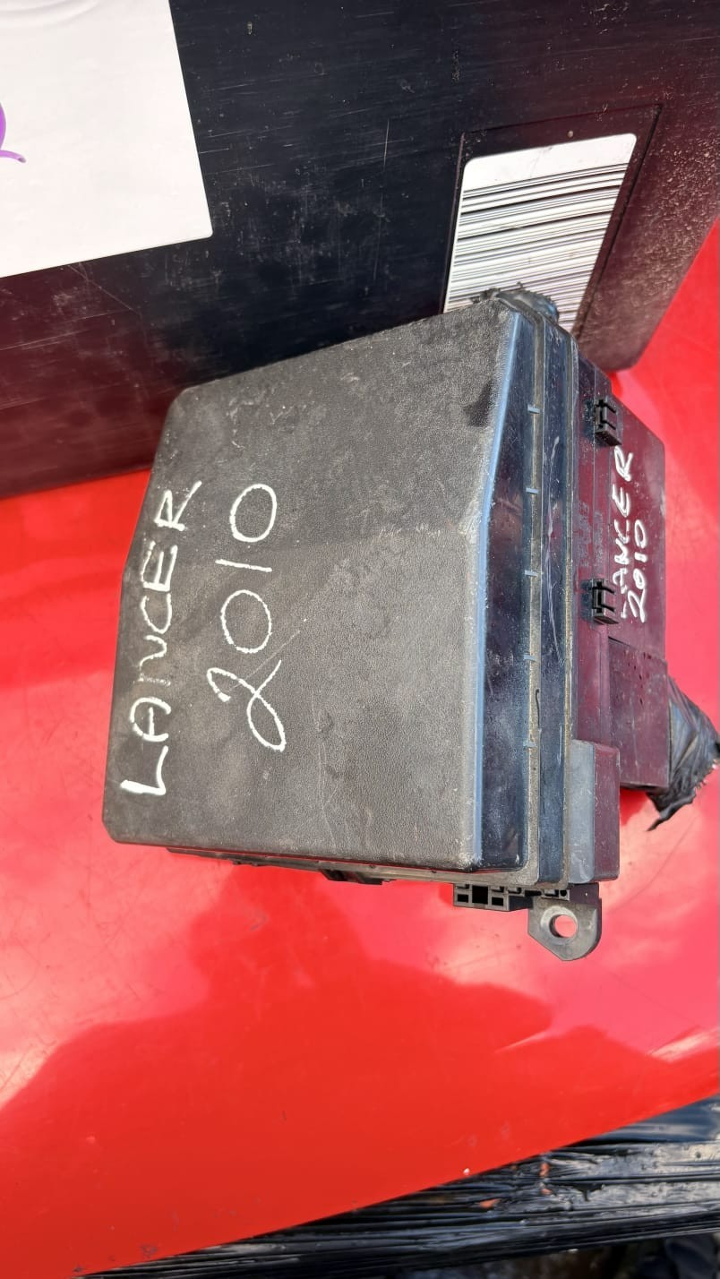 2010 MITSUBISHI ASX FUSE BOX PR061-02000