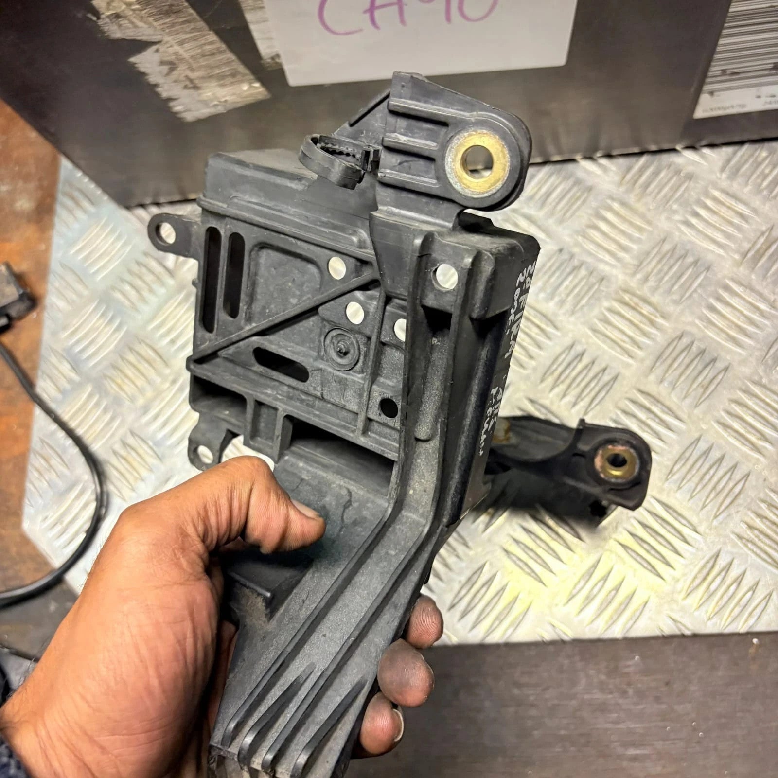 Vauxhall Zafira B 2005-2014 ABS ESP Hydraulic Unit Bracket 13214940
