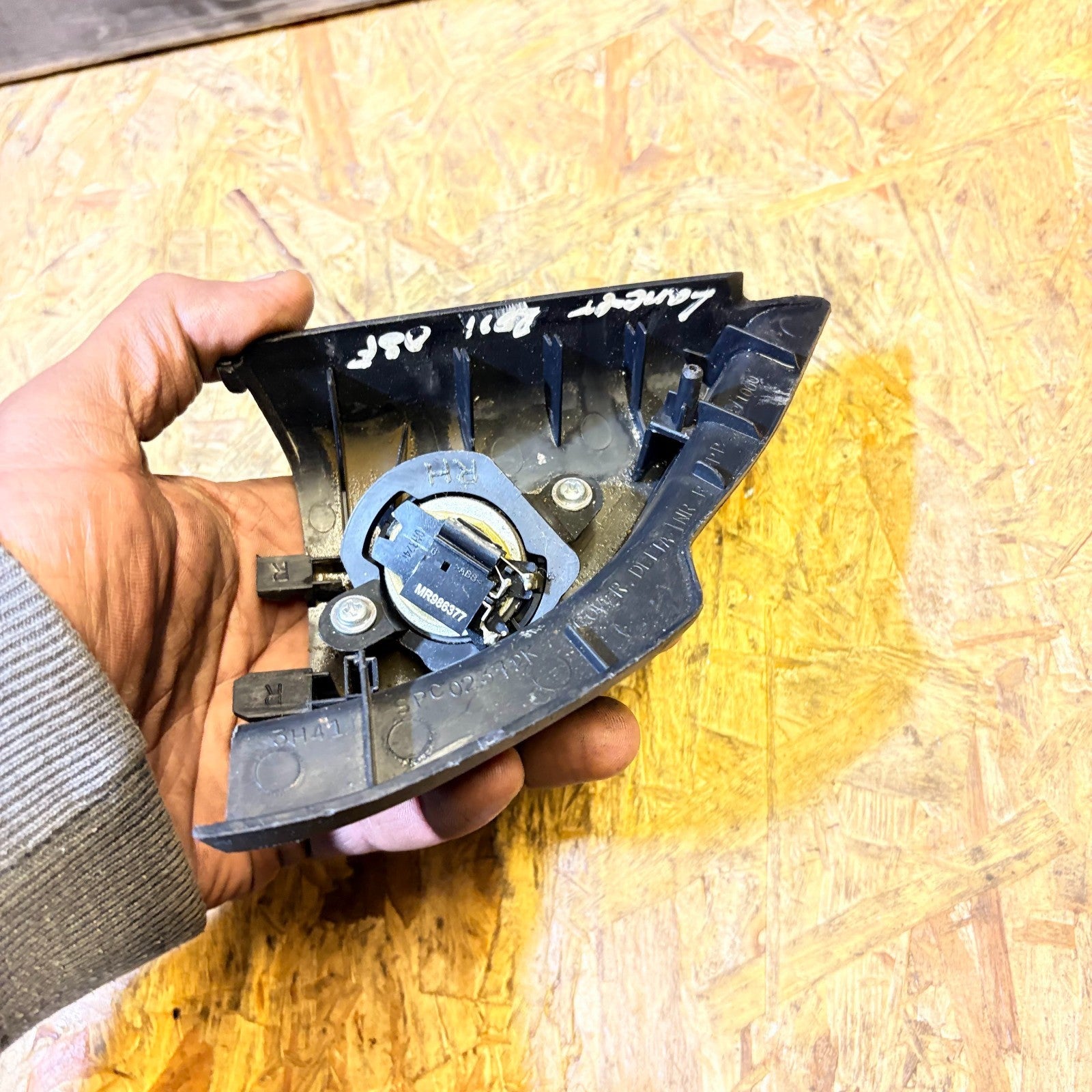 Mitsubishi Lancer Driver Front Door Speaker MR986377 2011