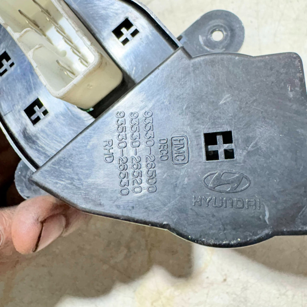 HYUNDAI SANTA FE 2002 MK1 5DR DRIVERS FRONT MIRROR CONTROL SWITCH 93530-26500
