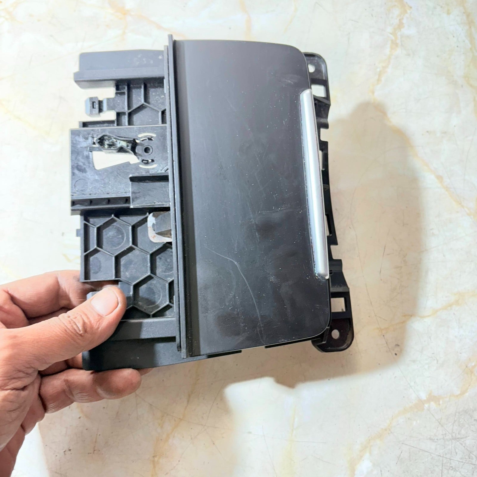 AUDI A5. 2013. FRONT CENTRE CONSOLE ASHTRAY COMPLETE. 8K0 857 951