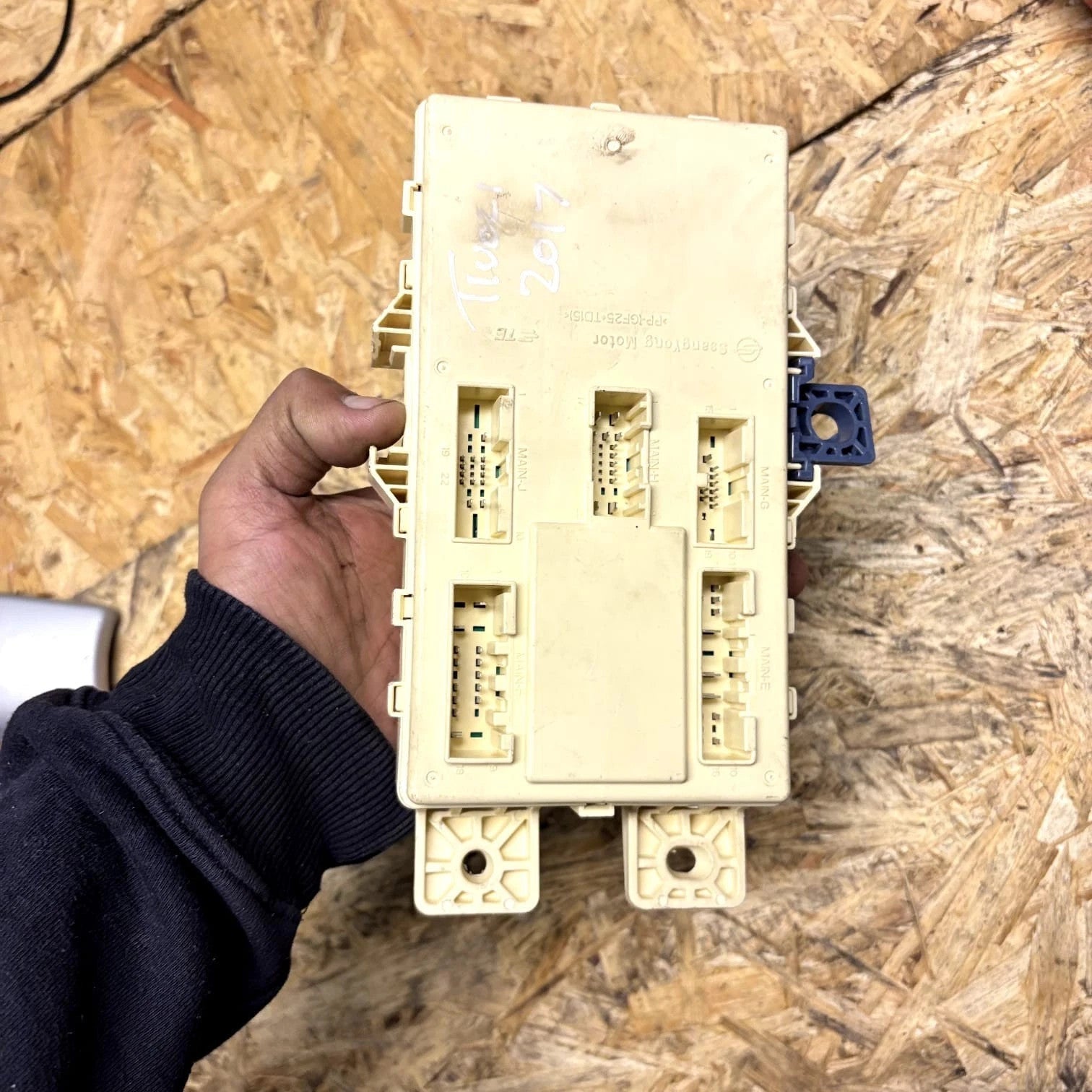 SsangYong Tivoli Relay Fuse Box Junction Box 82150-35242 (2017-2018) ELX 1.6