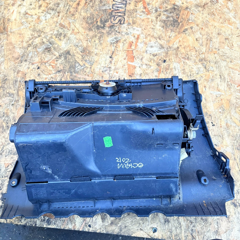 SKODA OCTAVIA 2012 FRONT DASH BOARD GLOVE BOX COMPARTMENT 1Z2857097