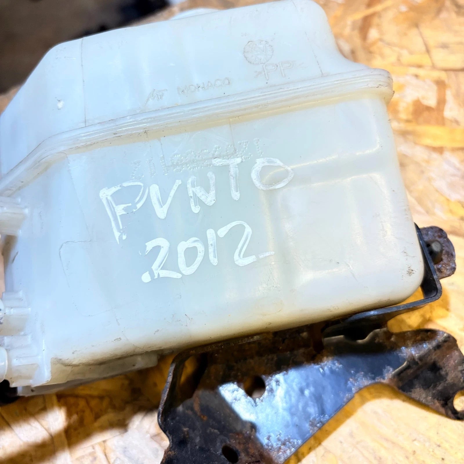 FIAT PUNTO 2012 POWER STEERING FLUID TANK RESERVOIR
