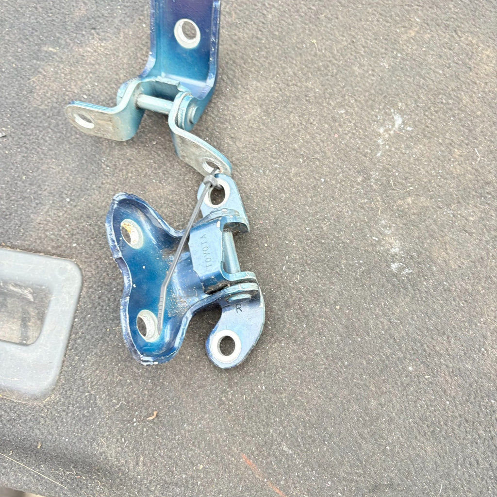Toyota Avensis Rear Driver Side Door Hinges Top Bottom 2003-2008