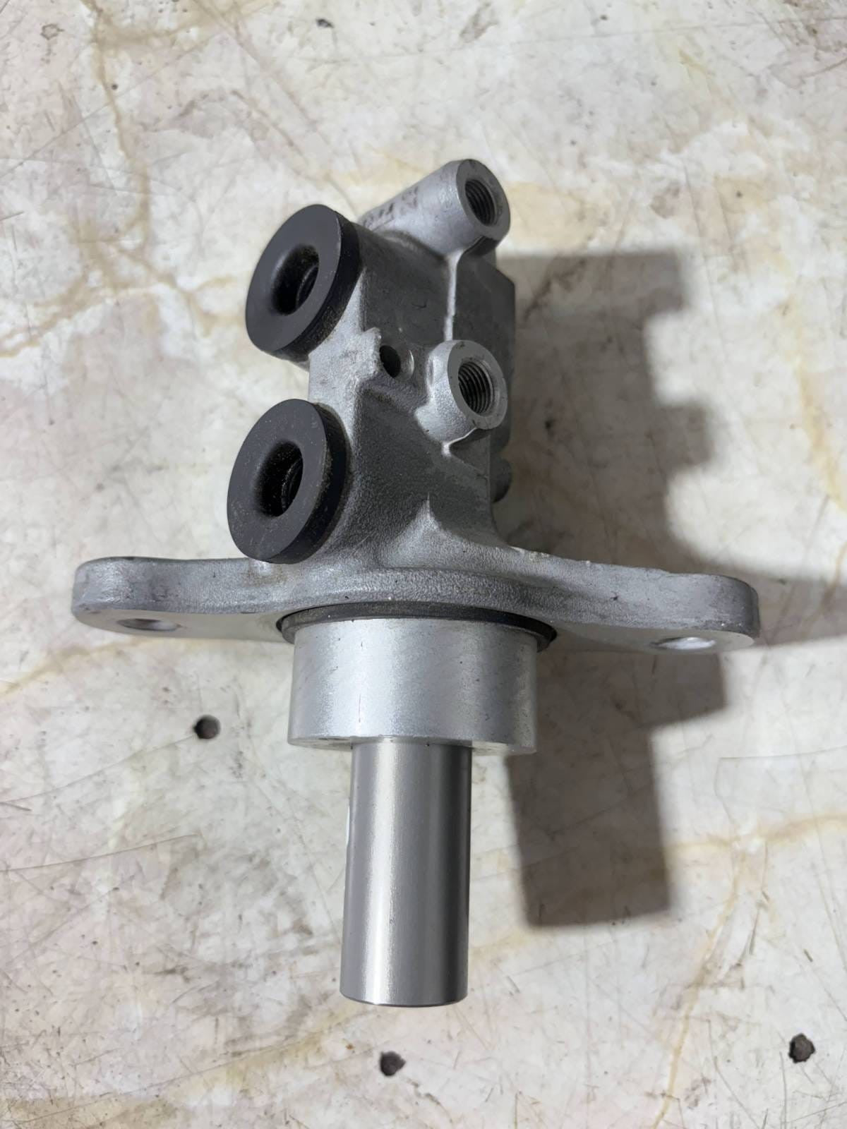 Fiat Panda 2012 Brake master cylinder