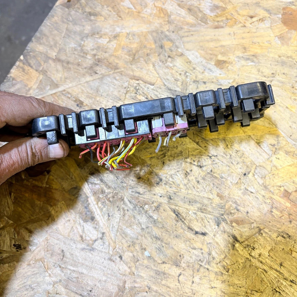 udi TT MK1 1998-2006 Under Dash Interior Fuse Relay Box Board Holder 8N0937503
