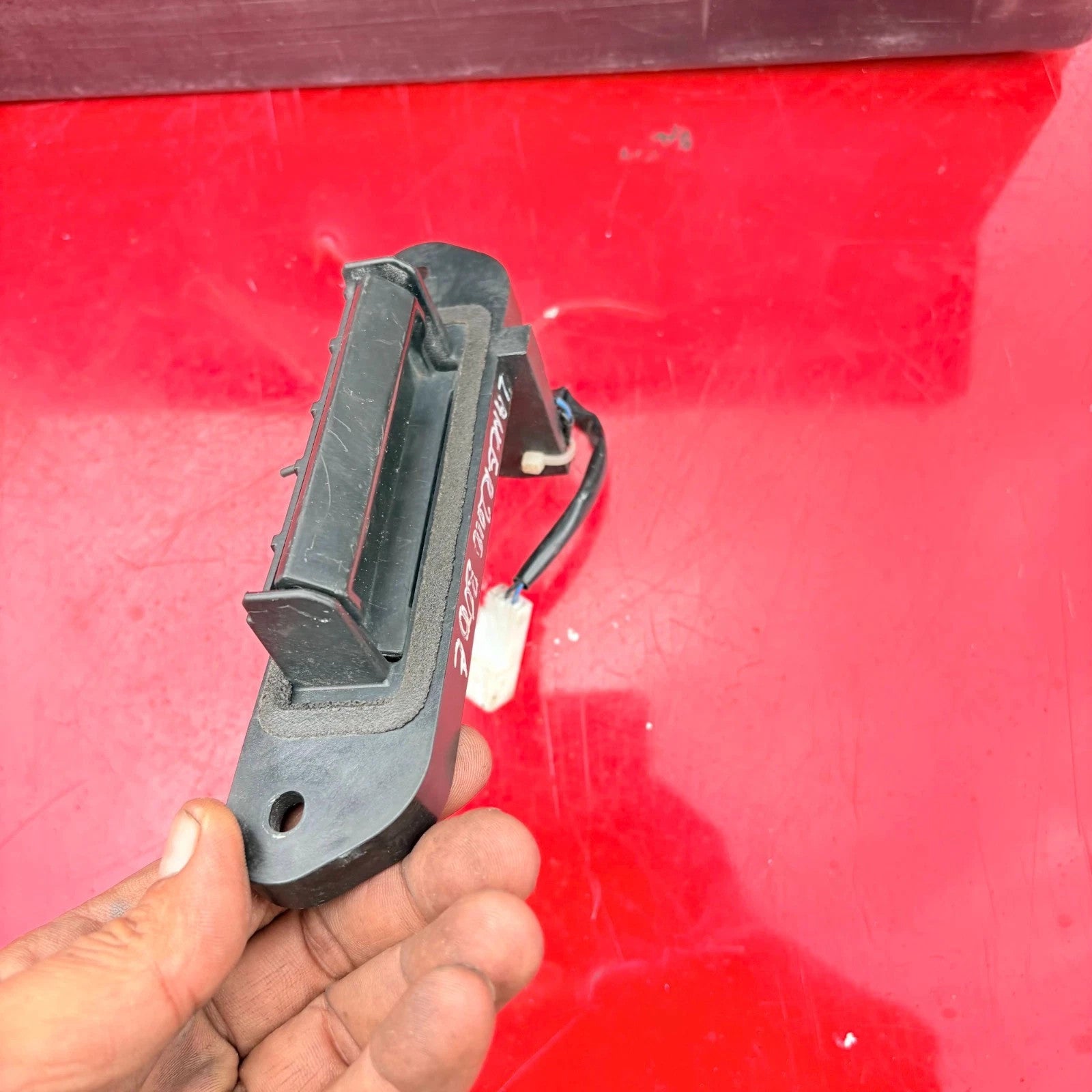 MITSUBISHI LANCER 2010 BOOT TAILGATE HANDLE RELEASE BUTTON SWITCH