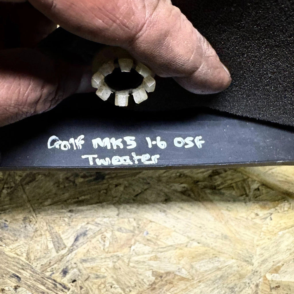 VW GOLF MK5 FRONT RIGHT SIDE DOOR SPEAKER TWEETER