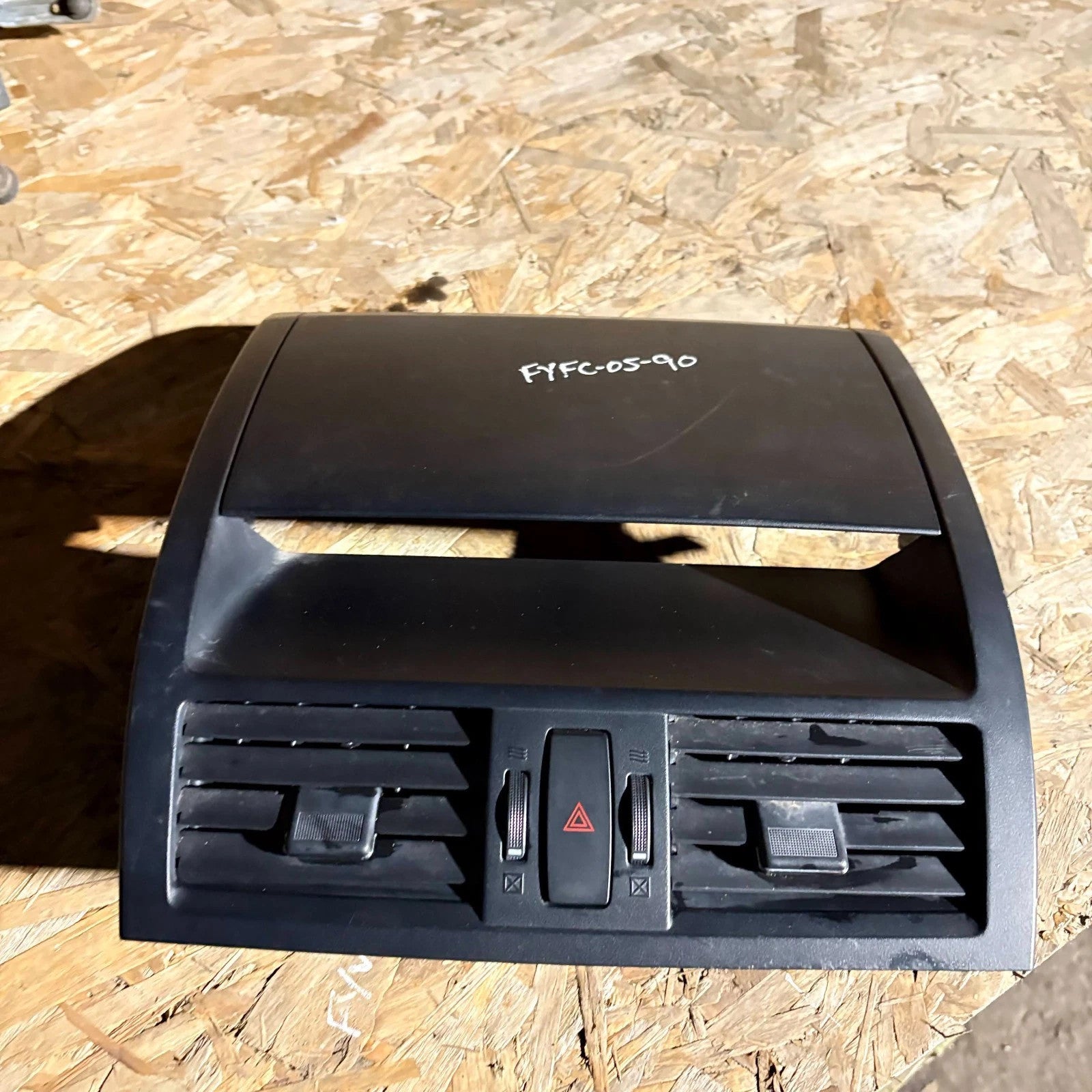 Mazda 6 GH 2008?2012 Interior Centre Console Air Vents Hazard Switch Clock