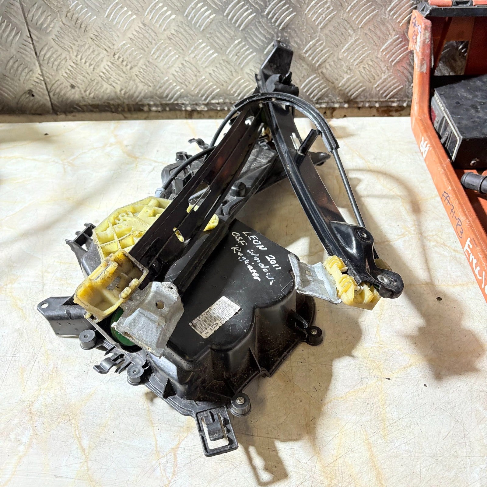 2009-2012 SEAT LEON MK2 DRIVER FRONT RIGHT WINDOW REGULATOR 1P0837402T