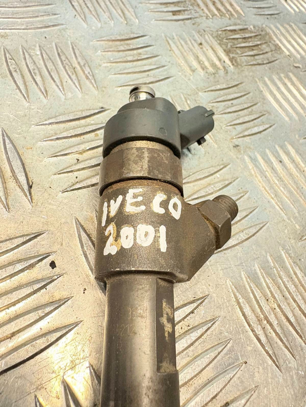 Iveco Daily 2001 Diesel Fuel Injector ()-Match Part Number & Connector